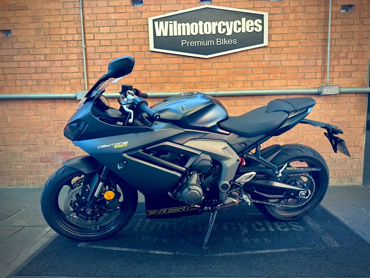 TRIUMPH DAYTONA 660