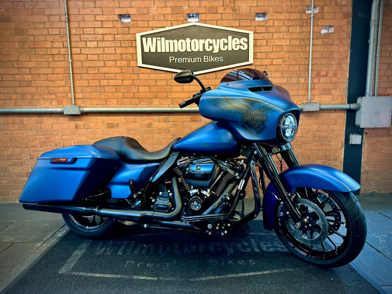 HARLEY-DAVIDSON STREET GLIDE SPECIAL 115TH ANNIVERSARY