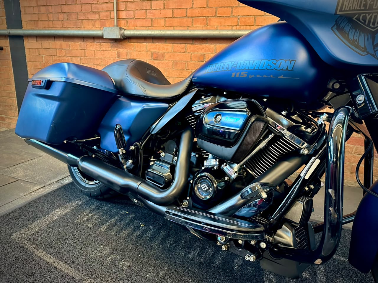 HARLEY-DAVIDSON STREET GLIDE SPECIAL 115TH ANNIVERSARY
