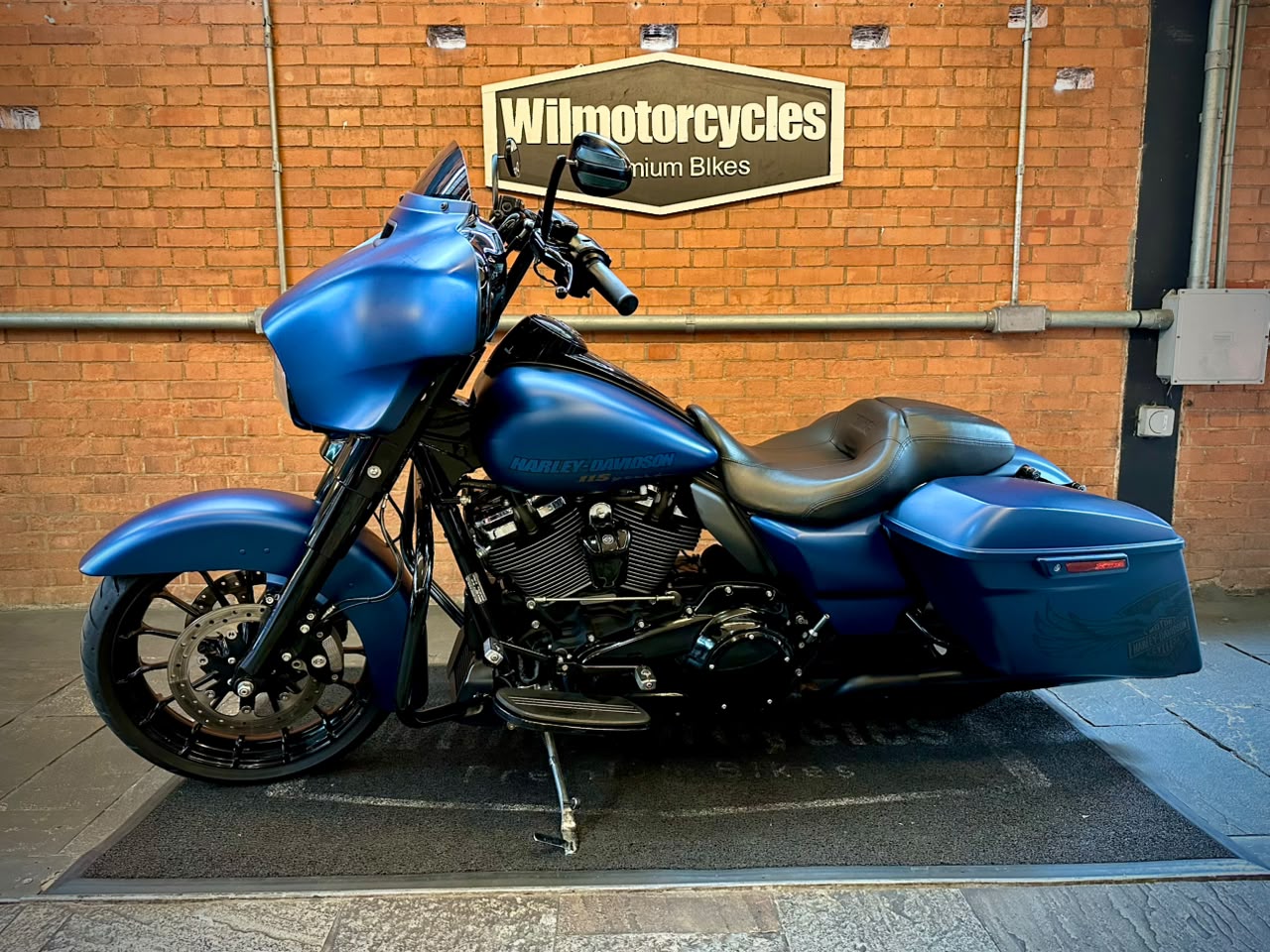 HARLEY-DAVIDSON STREET GLIDE SPECIAL 115TH ANNIVERSARY