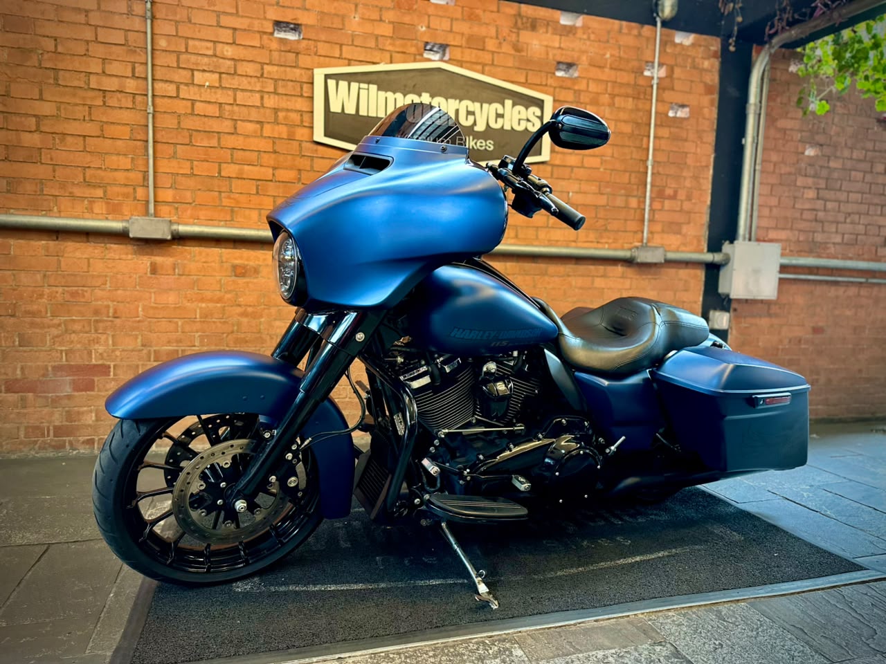 HARLEY-DAVIDSON STREET GLIDE SPECIAL 115TH ANNIVERSARY