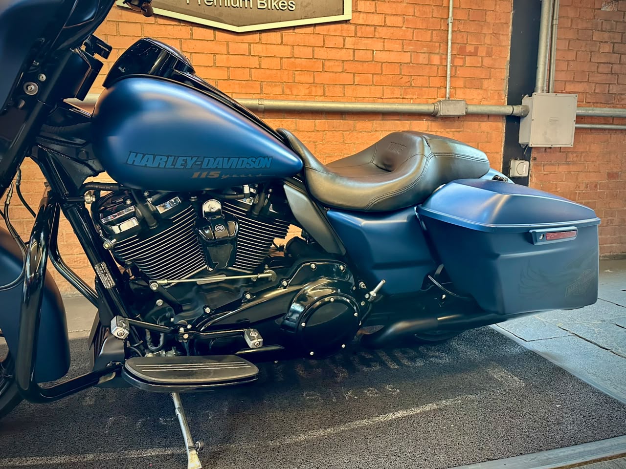 HARLEY-DAVIDSON STREET GLIDE SPECIAL 115TH ANNIVERSARY