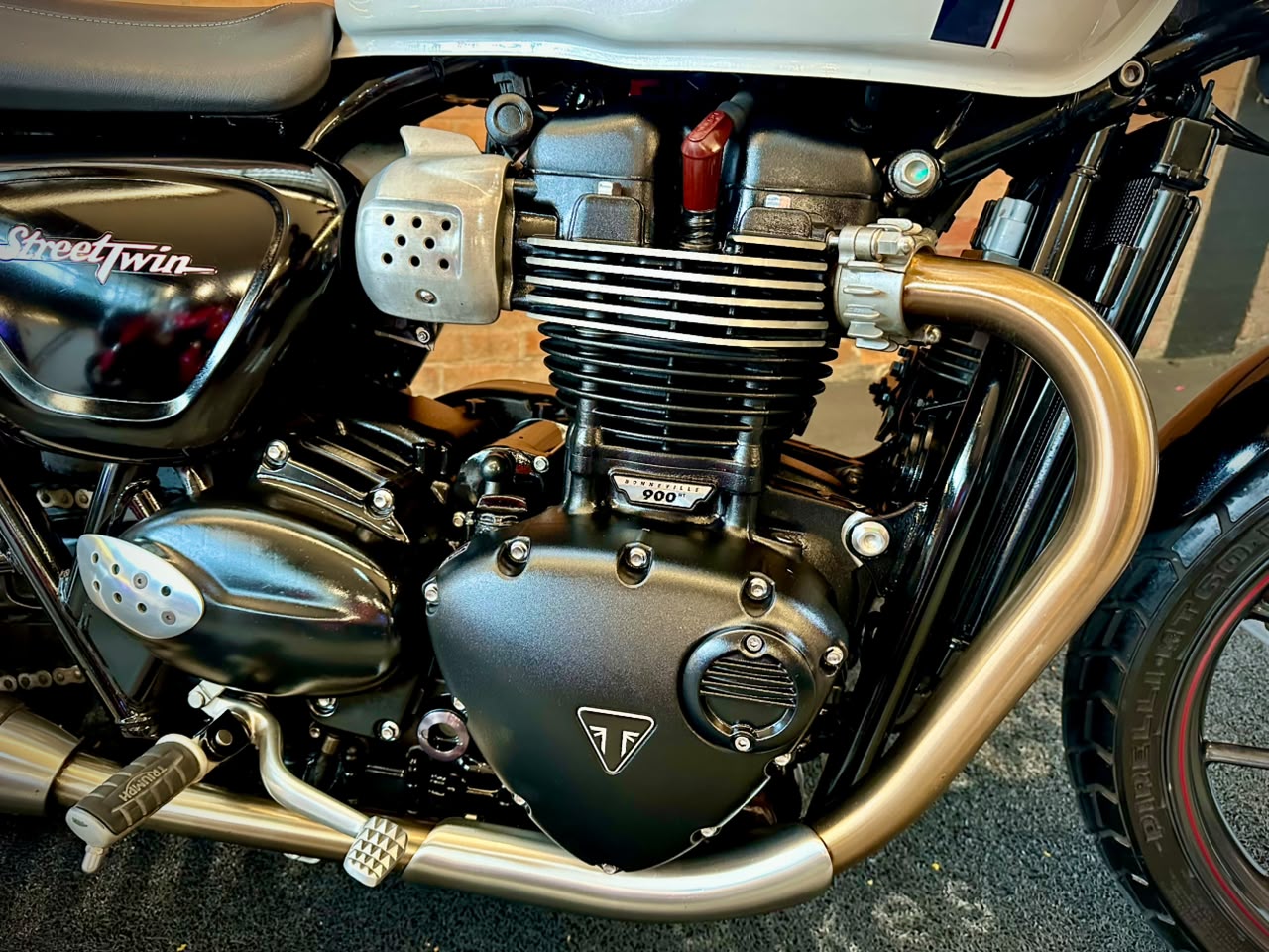 TRIUMPH STREET TWIN