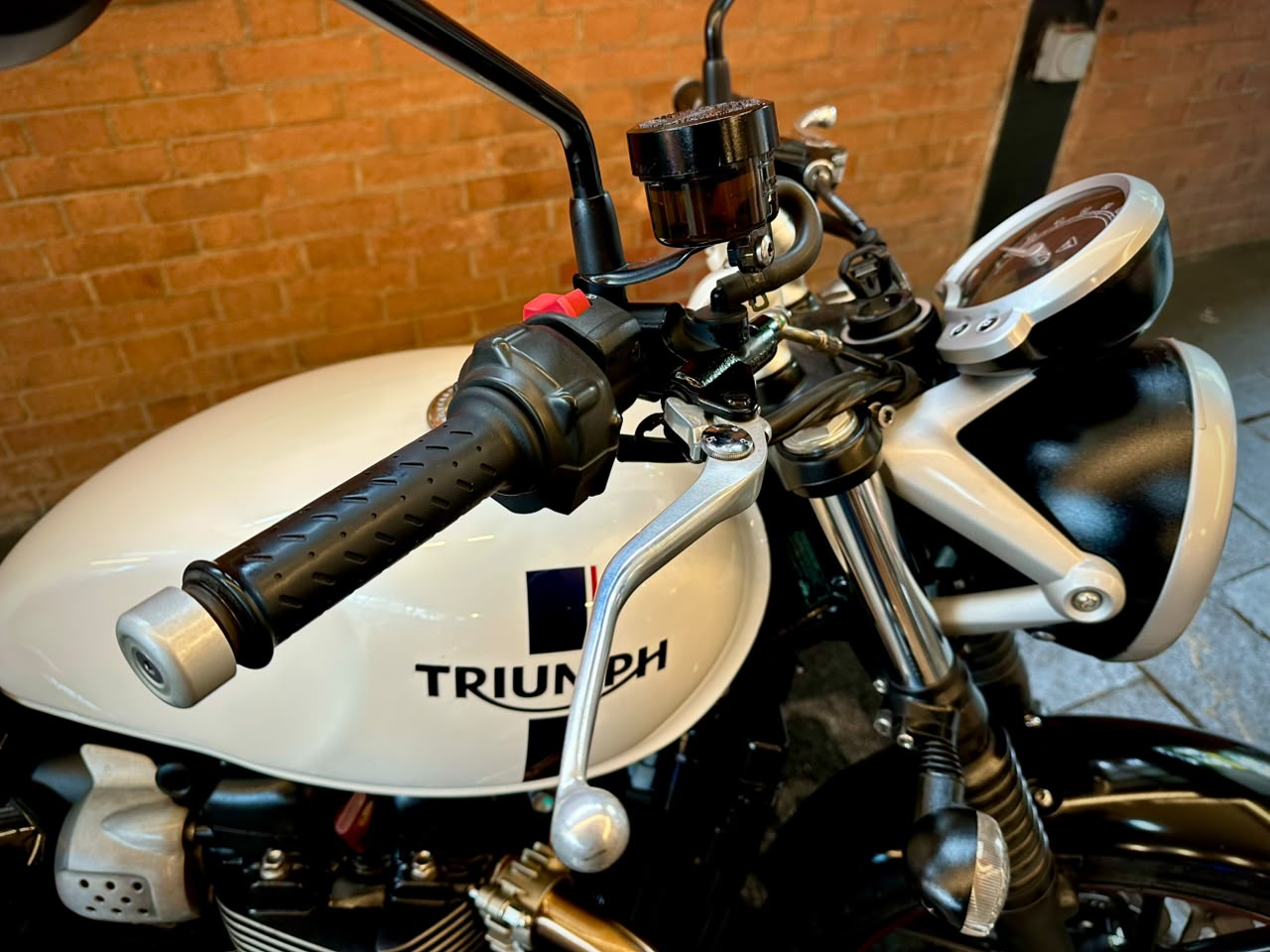 TRIUMPH STREET TWIN
