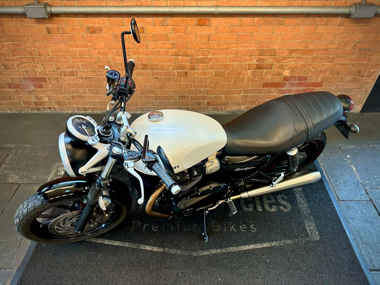 TRIUMPH STREET TWIN