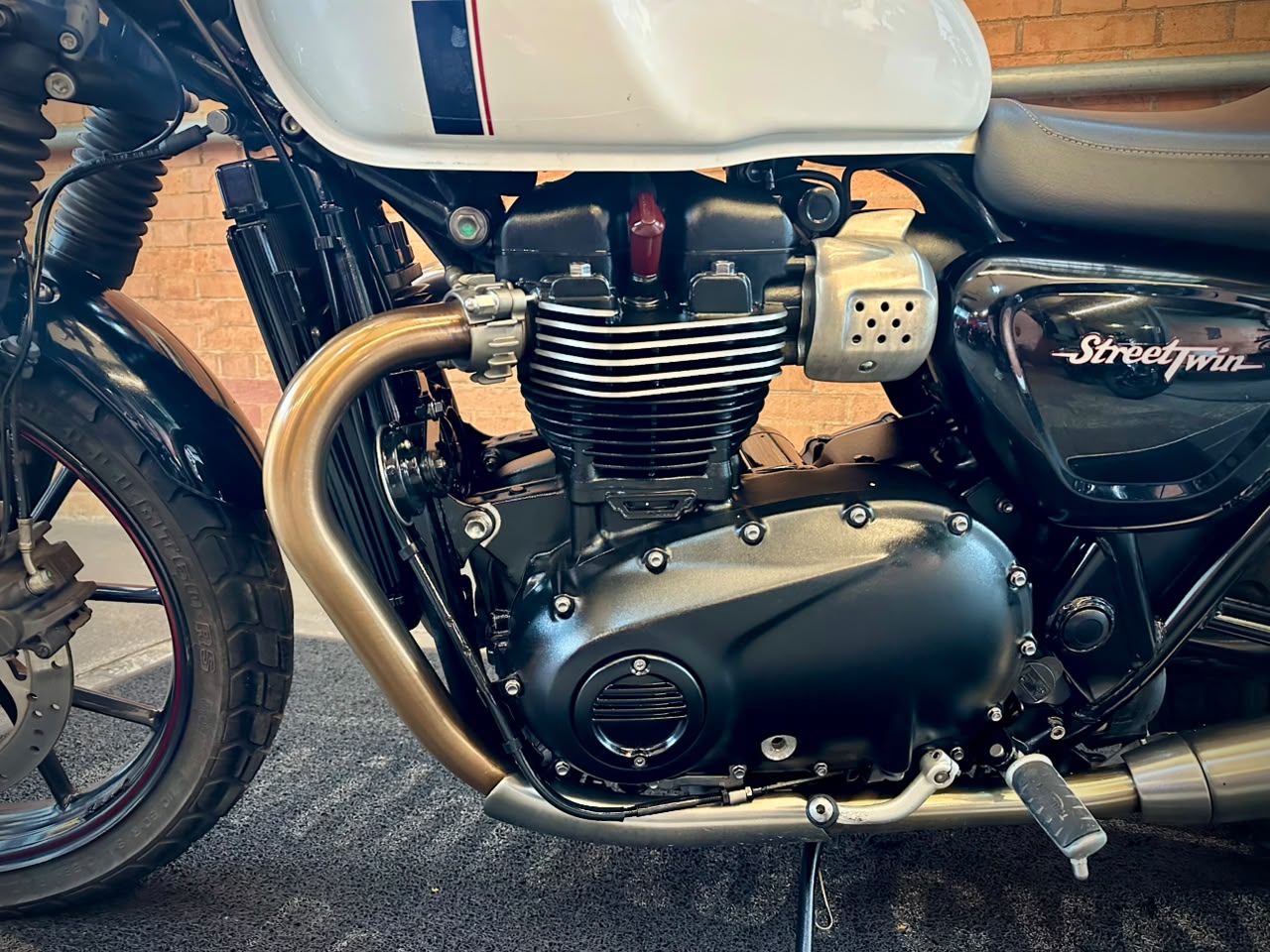 TRIUMPH STREET TWIN