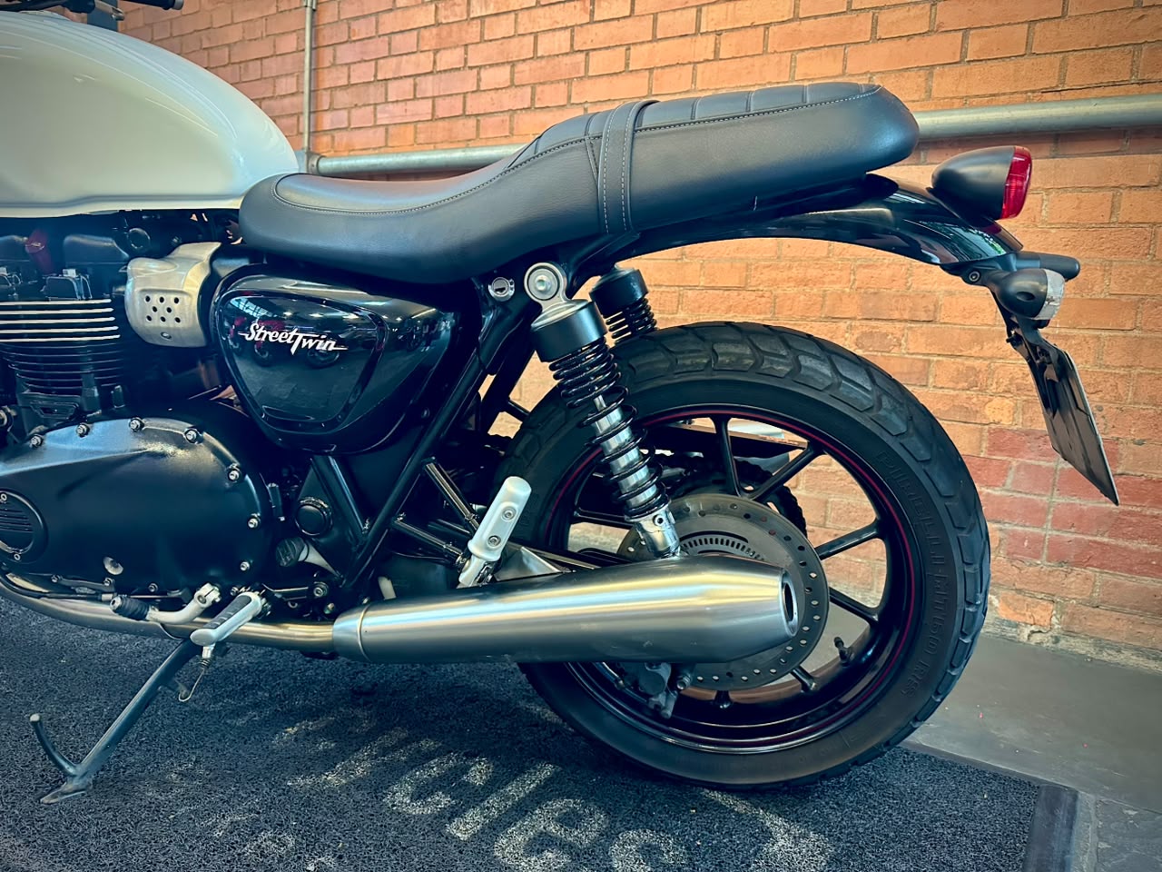 TRIUMPH STREET TWIN