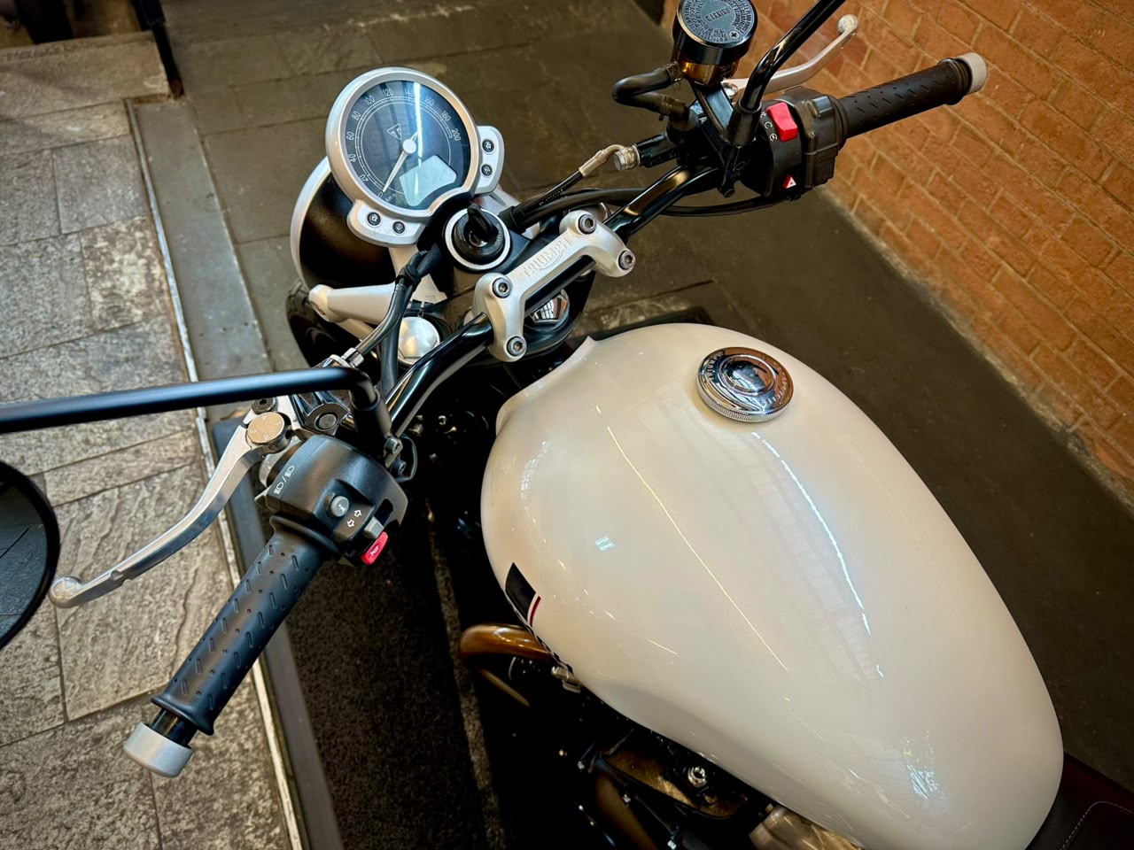 TRIUMPH STREET TWIN