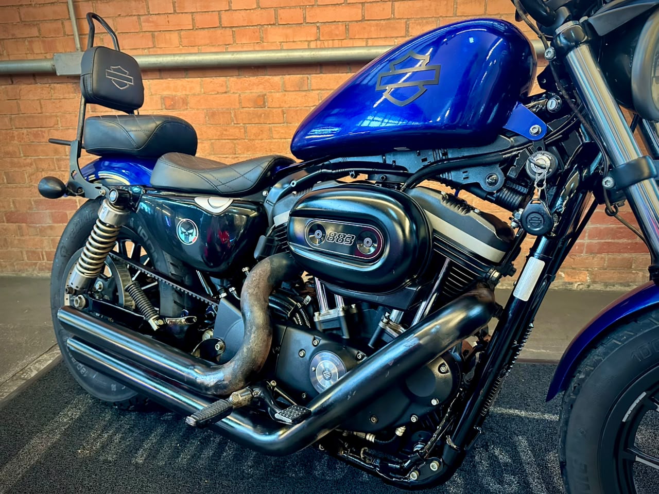 HARLEY-DAVIDSON SPORTSTER IRON 883