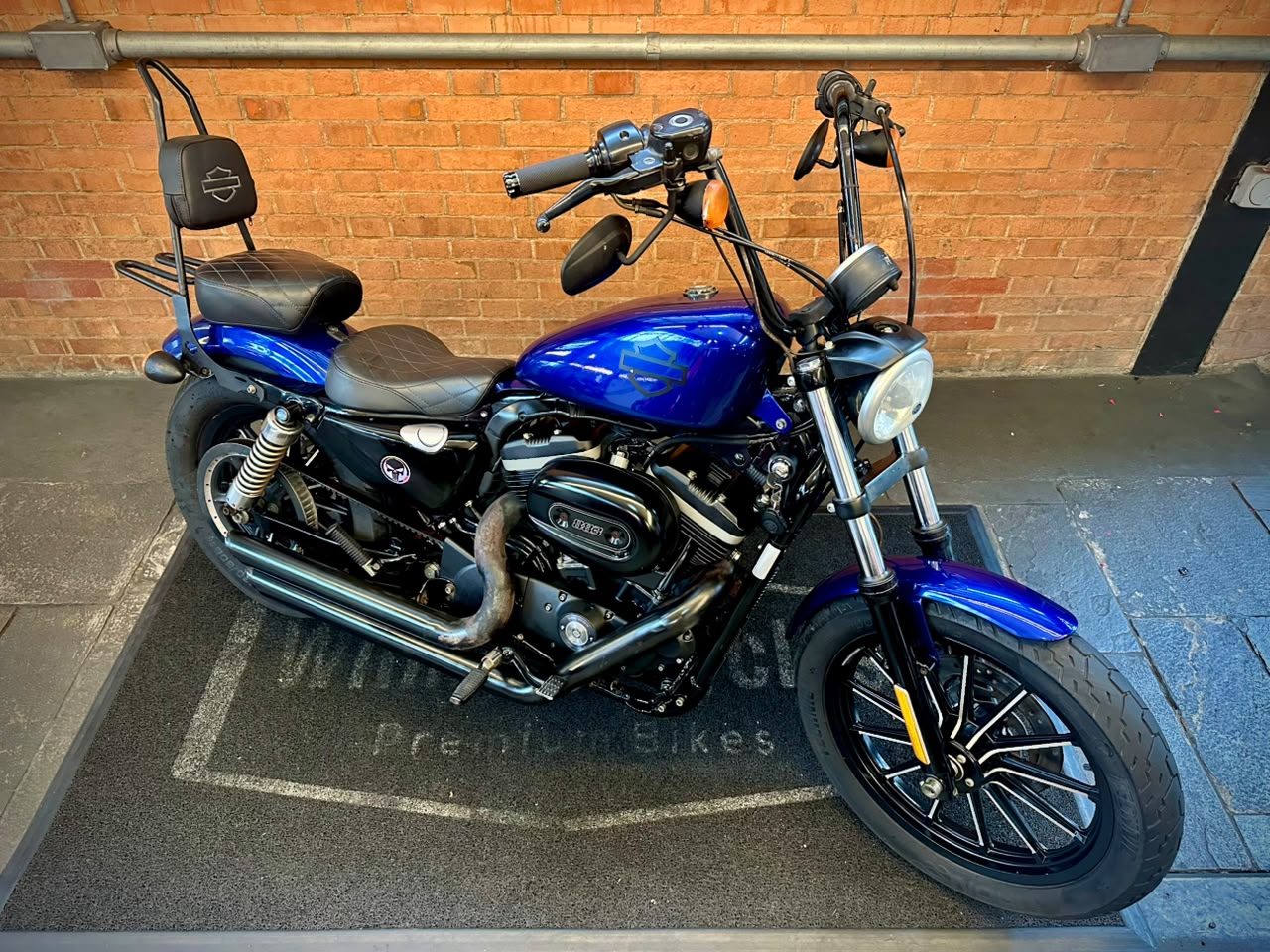 HARLEY-DAVIDSON SPORTSTER IRON 883