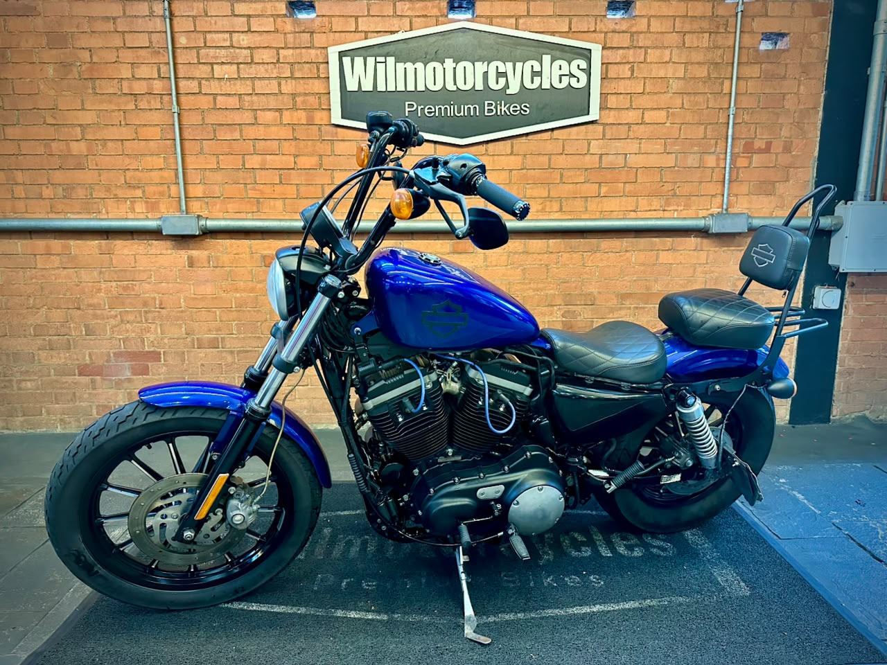 HARLEY-DAVIDSON SPORTSTER IRON 883