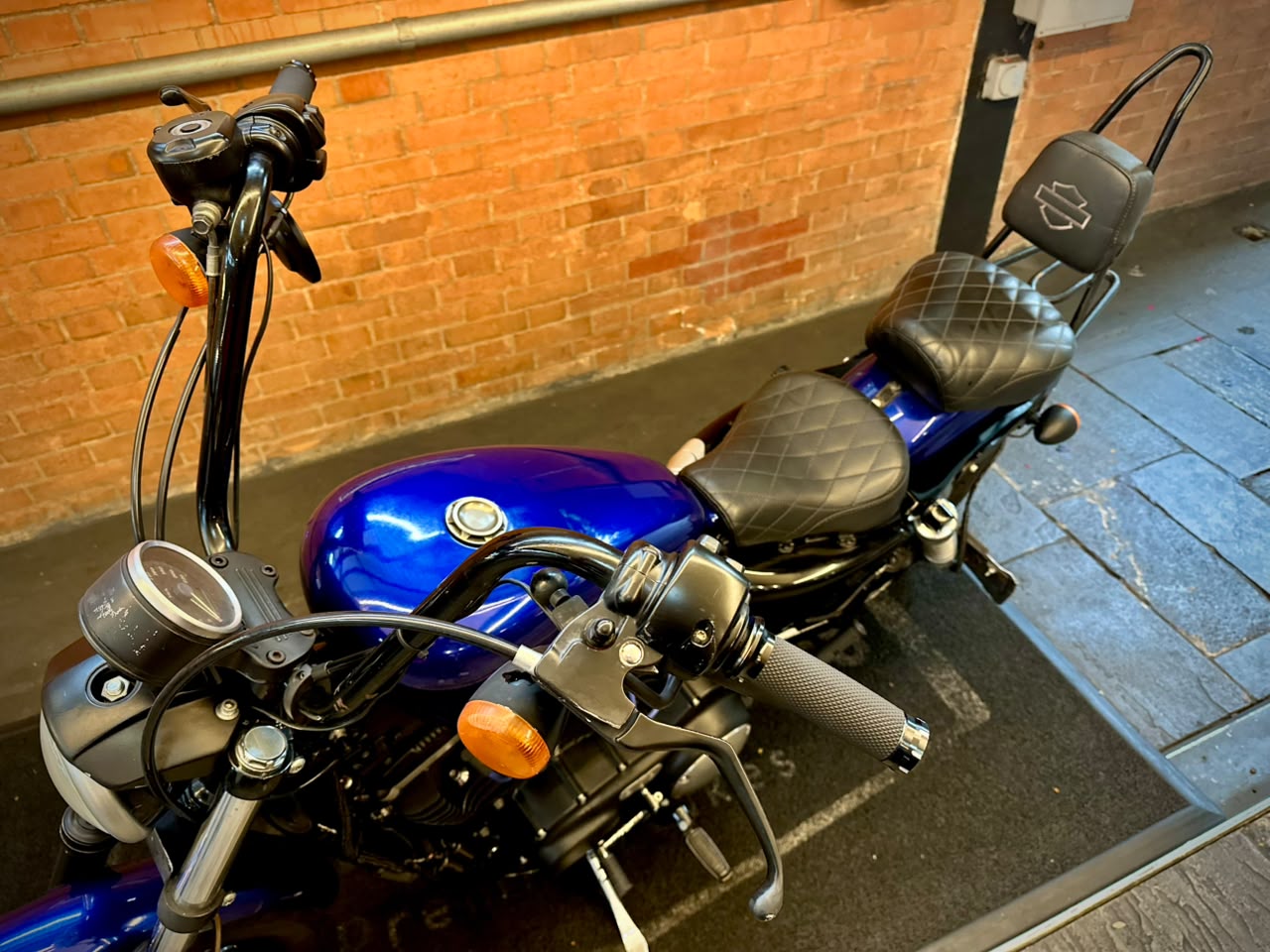 HARLEY-DAVIDSON SPORTSTER IRON 883