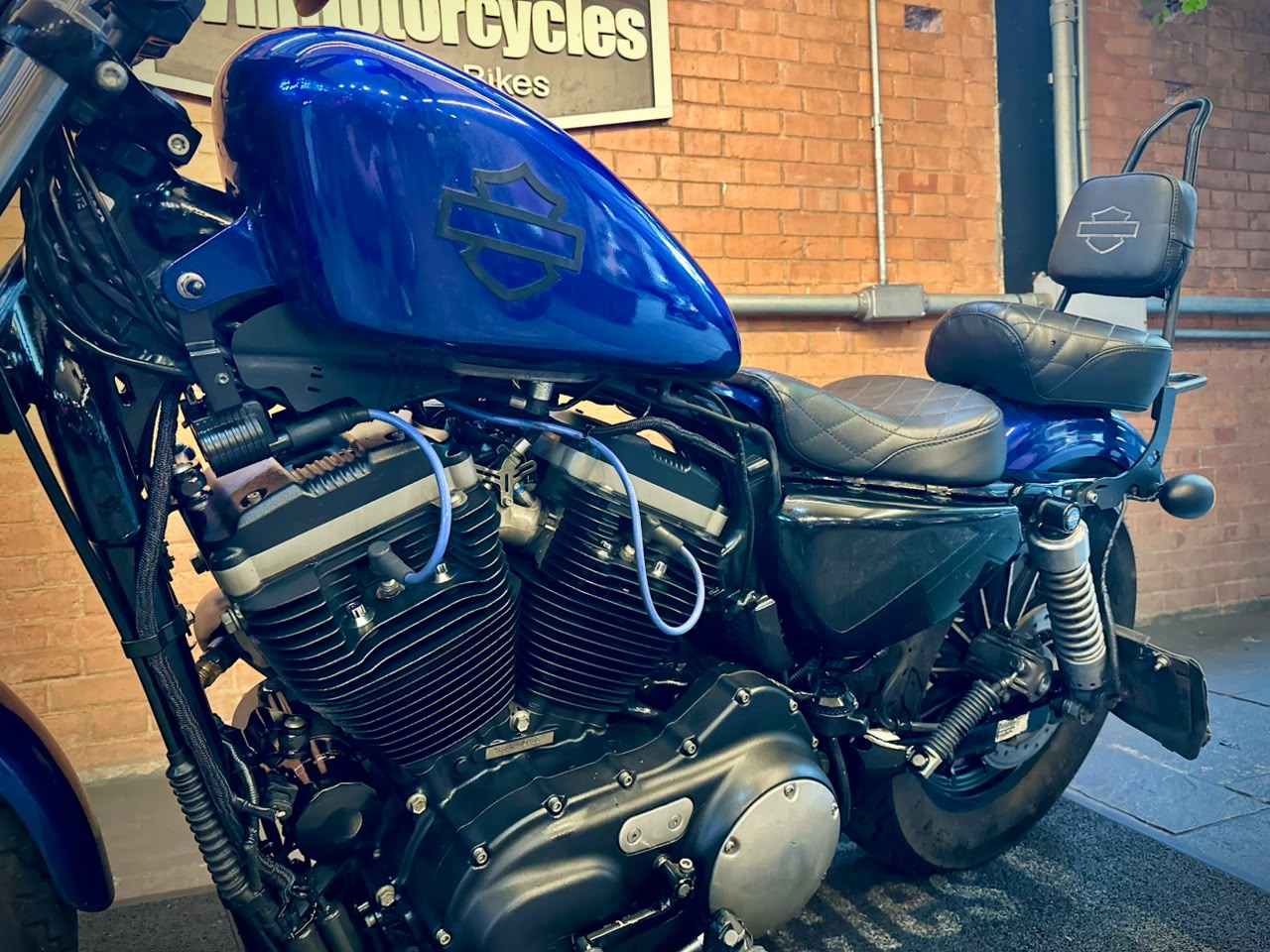 HARLEY-DAVIDSON SPORTSTER IRON 883