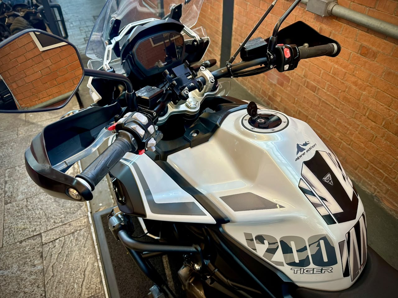 TRIUMPH TIGER 1200 XR