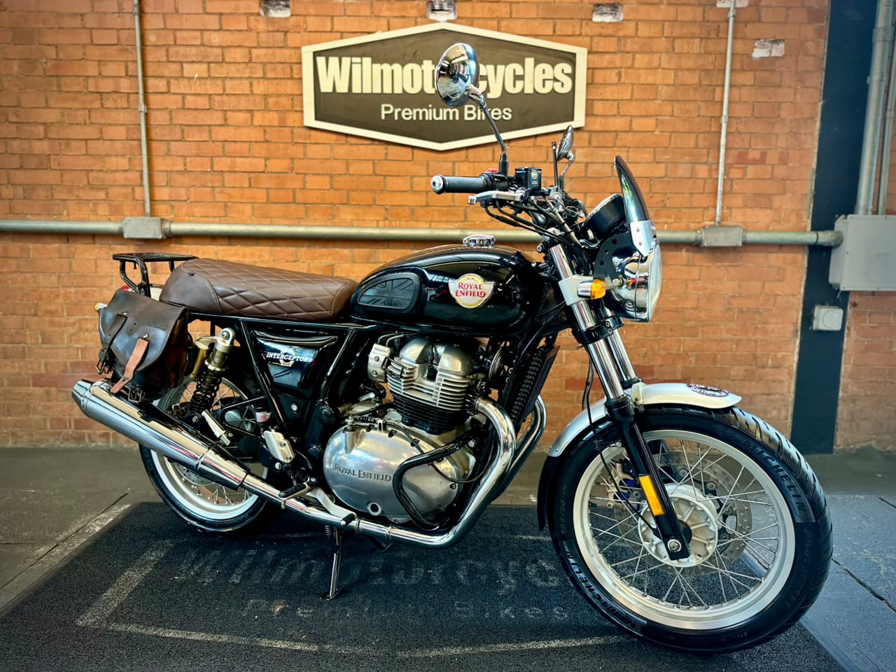 ROYAL ENFIELD INTERCEPTOR 