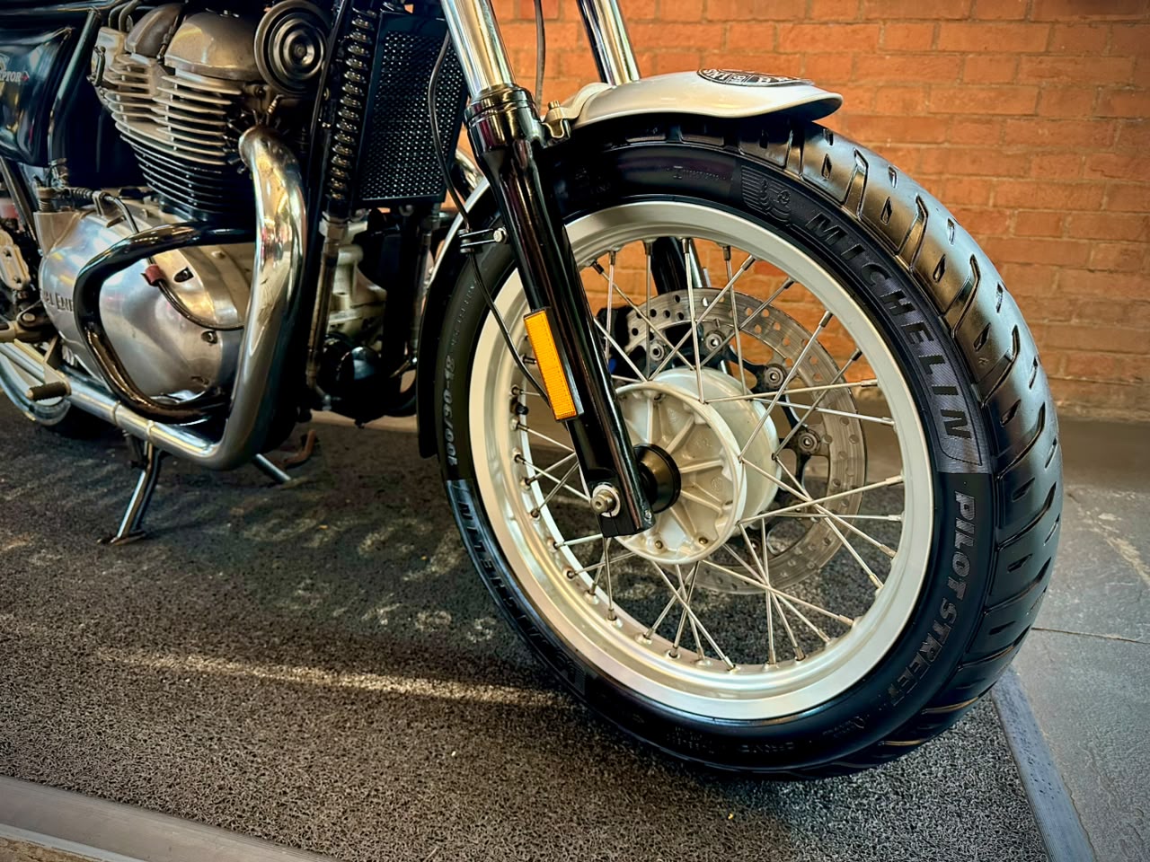 ROYAL ENFIELD INTERCEPTOR 