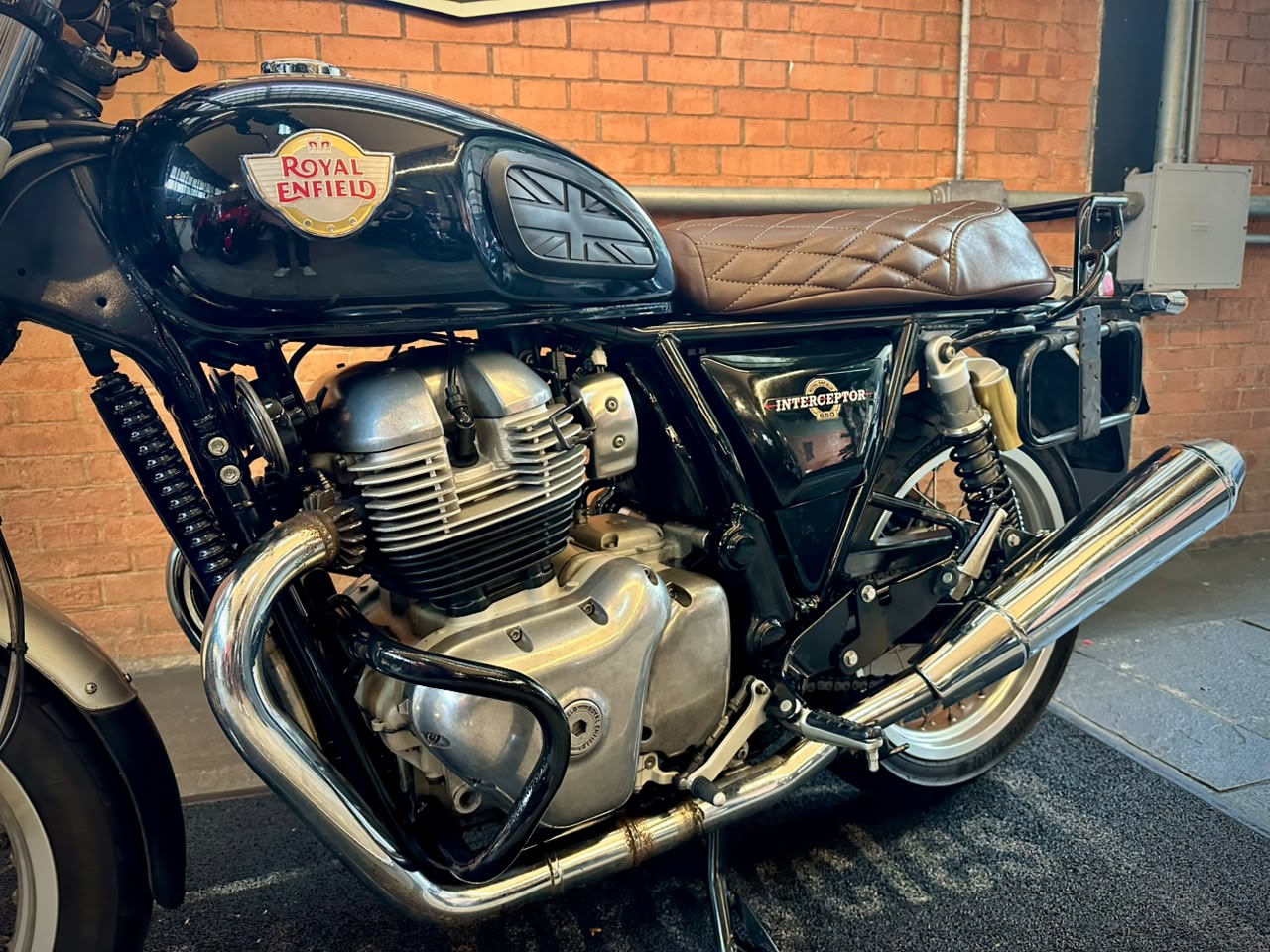 ROYAL ENFIELD INTERCEPTOR 