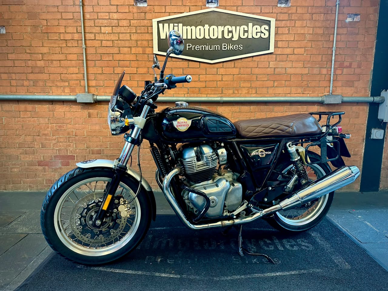 ROYAL ENFIELD INTERCEPTOR 