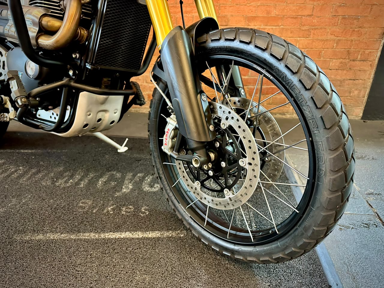 TRIUMPH BONNEVILLE SCRAMBLER 1200 XE