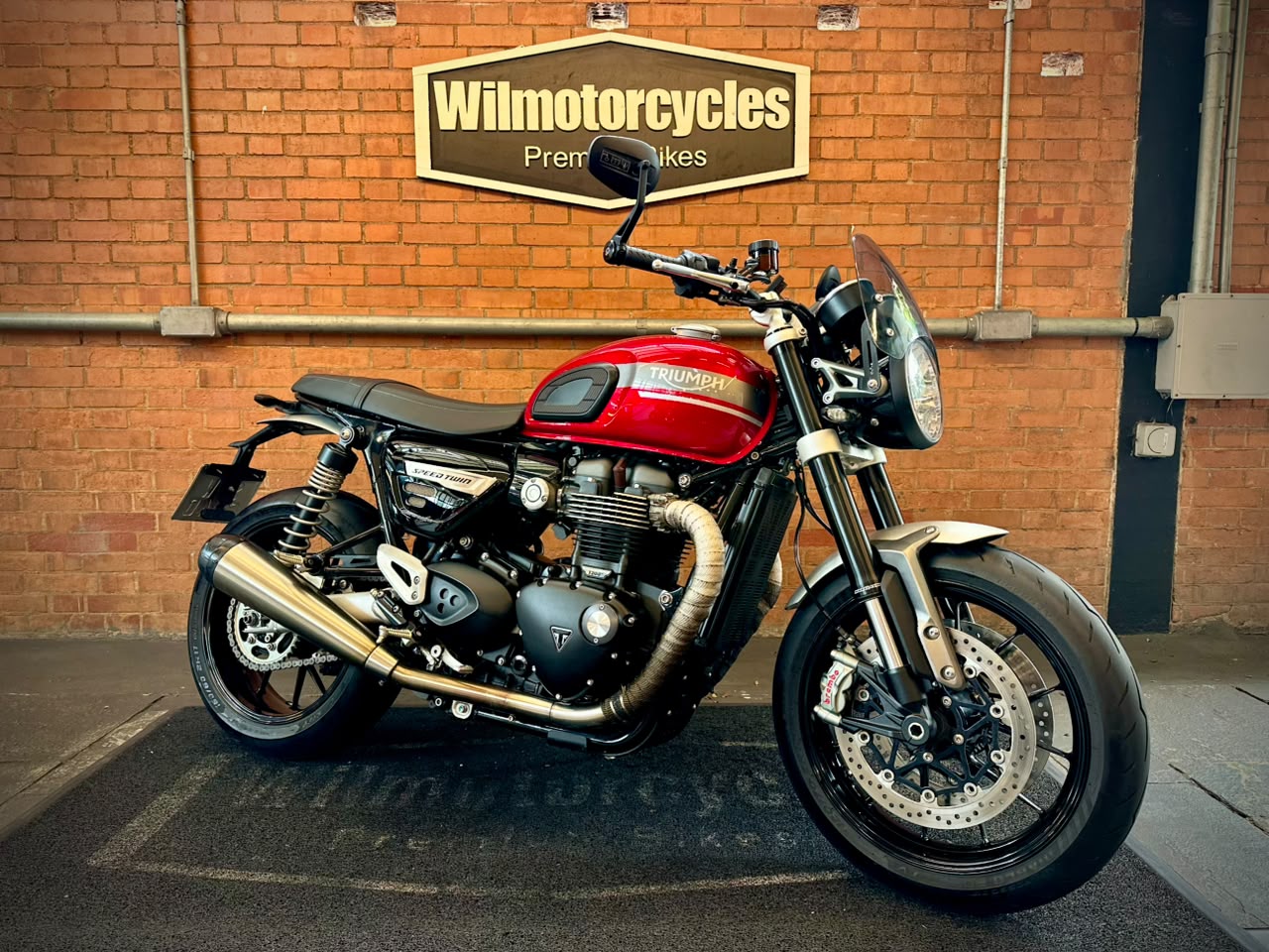 TRIUMPH SPEED TWIN 