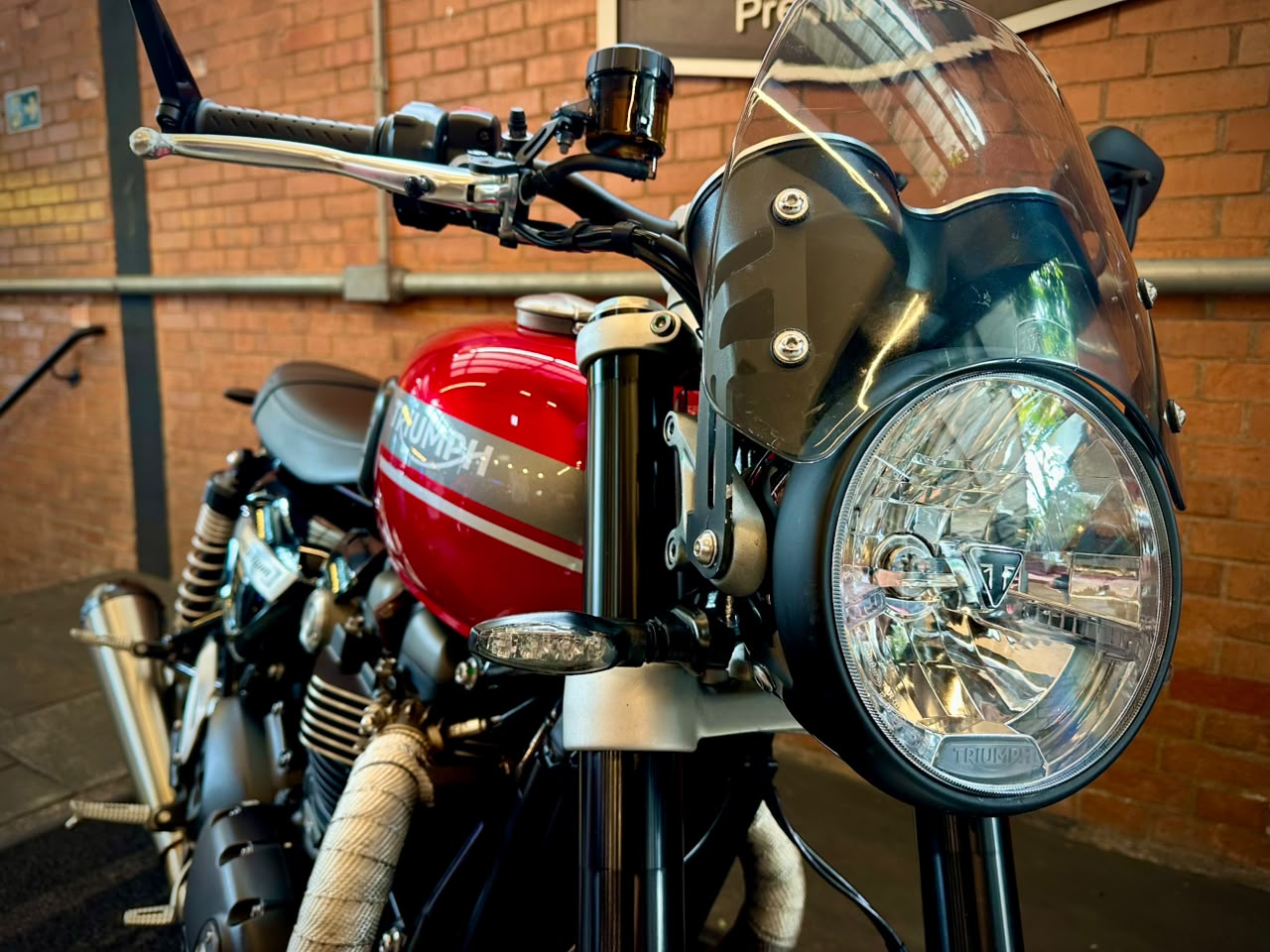 TRIUMPH SPEED TWIN 