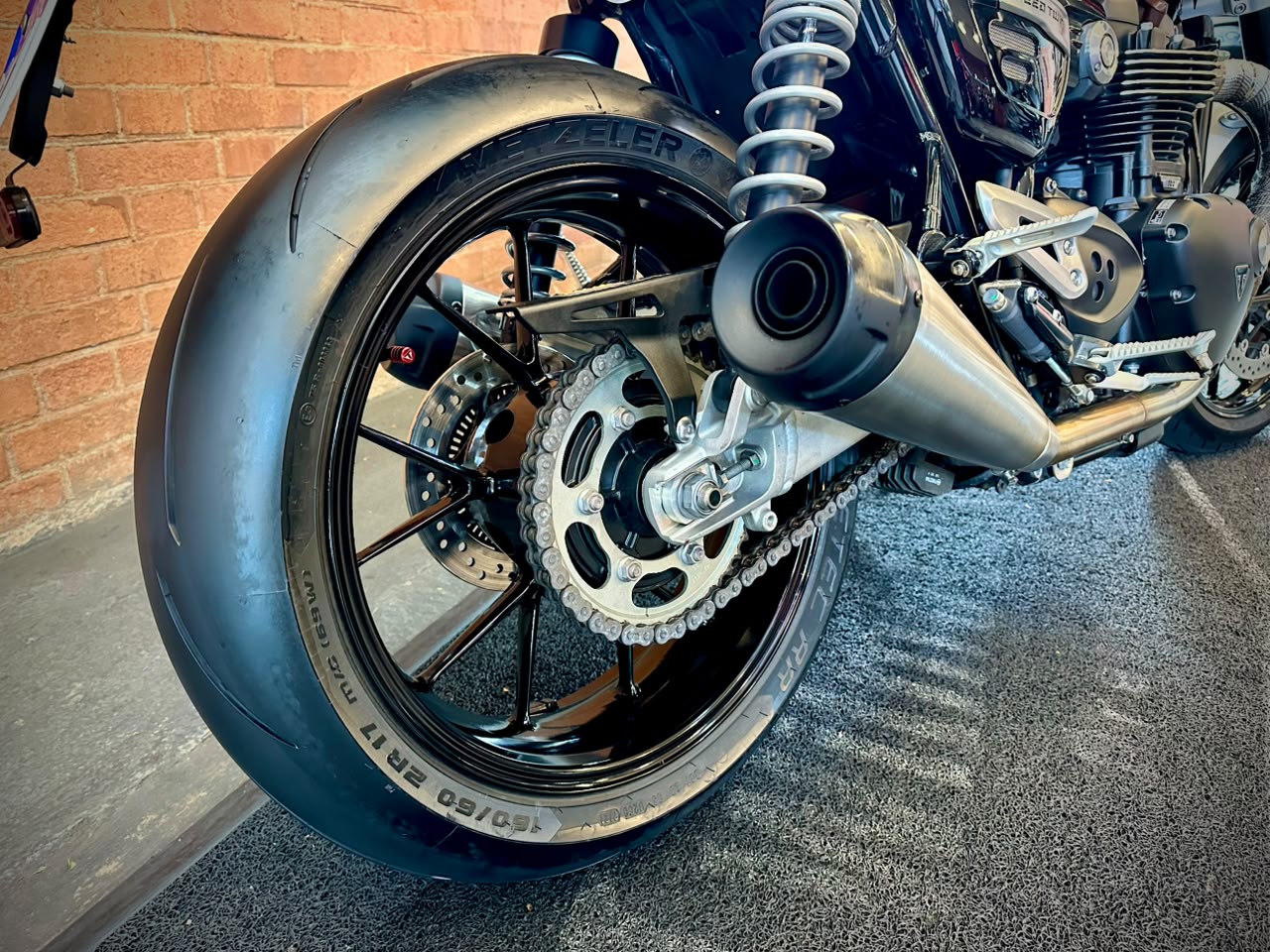 TRIUMPH SPEED TWIN 