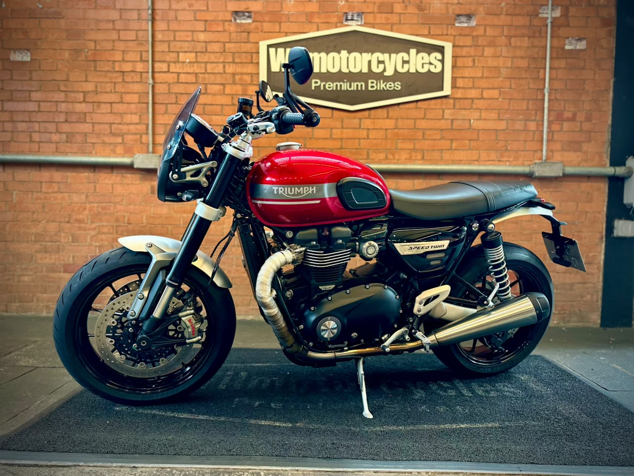 TRIUMPH SPEED TWIN 
