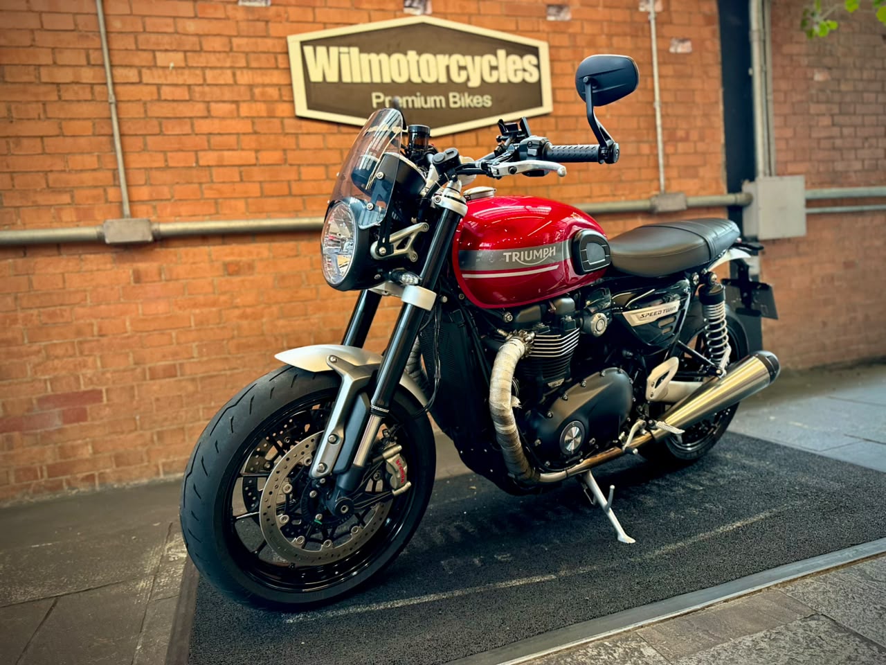 TRIUMPH SPEED TWIN 