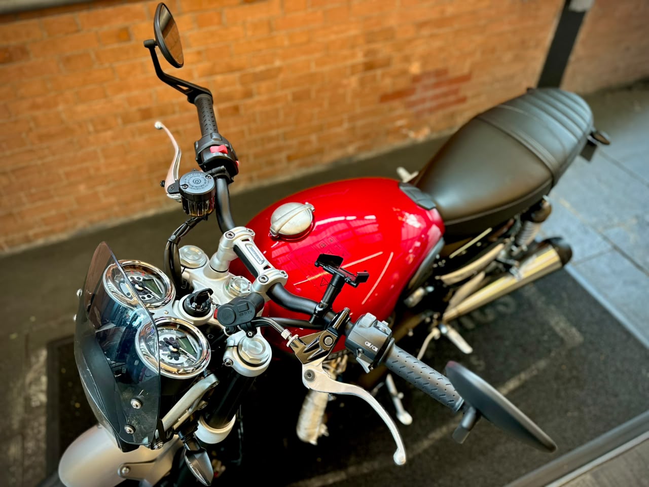 TRIUMPH SPEED TWIN 