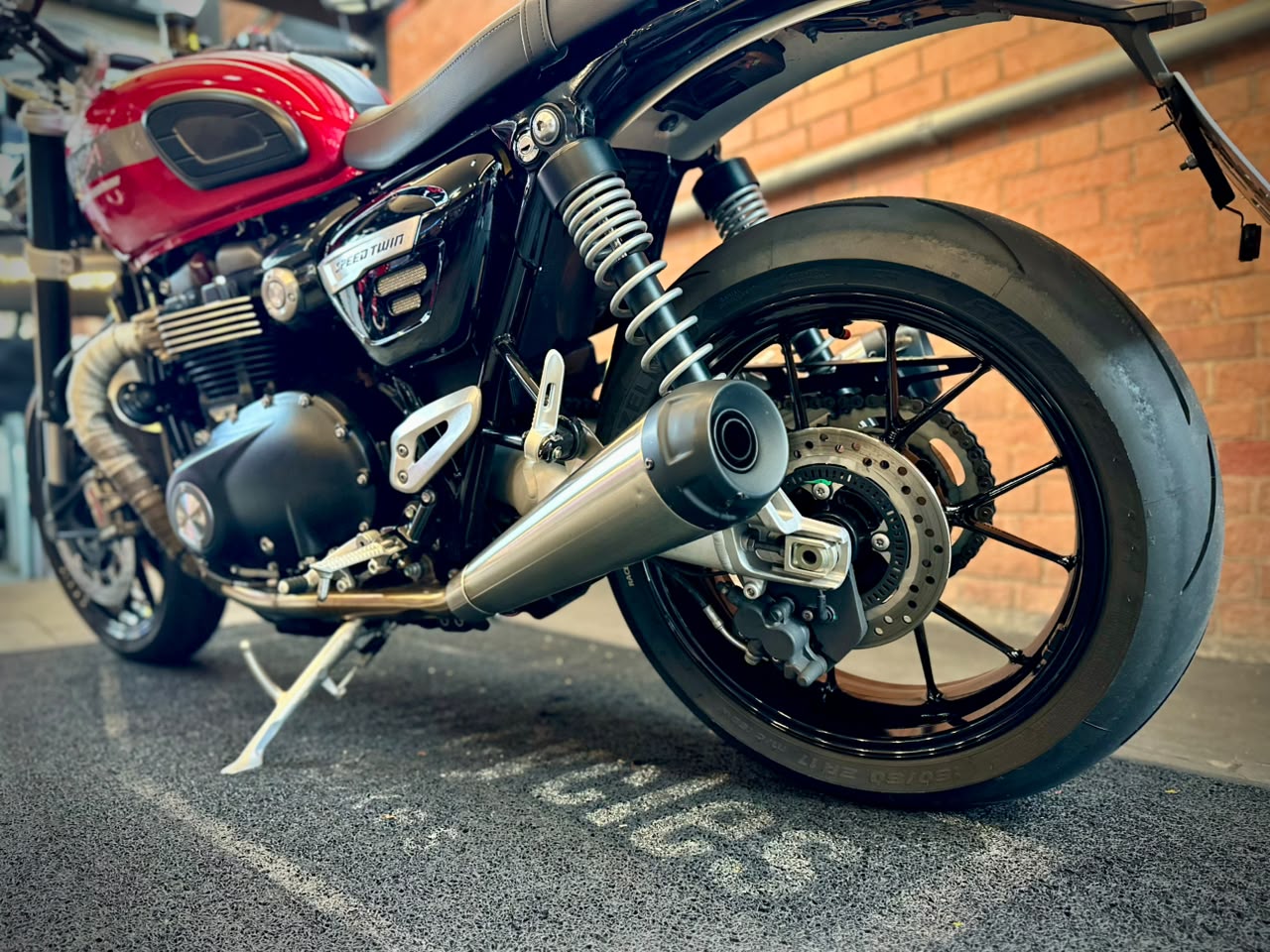 TRIUMPH SPEED TWIN 