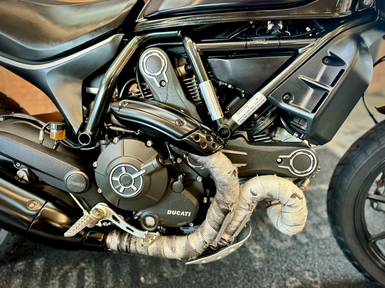 DUCATI SCRAMBLER FULL THROTTLE