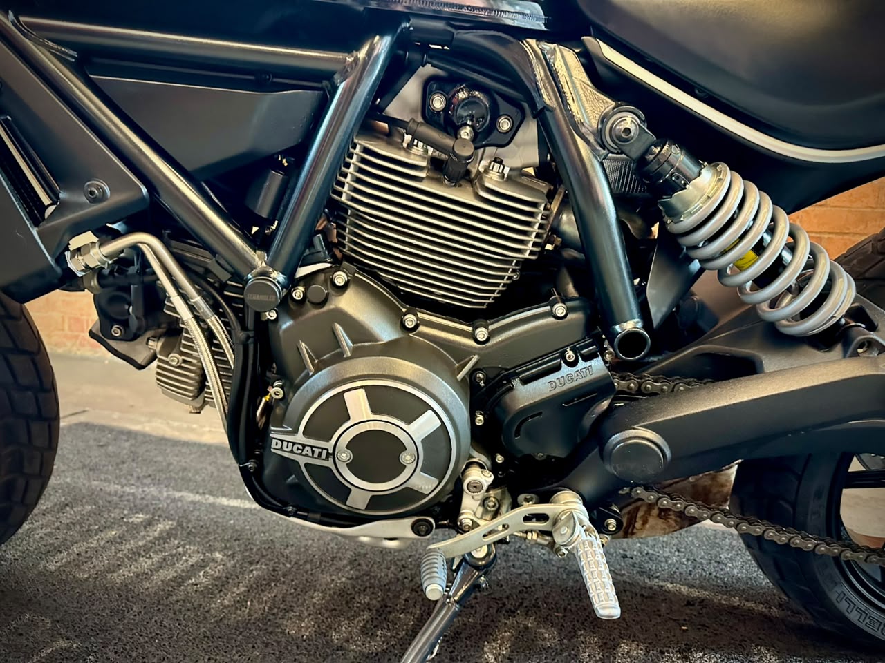 DUCATI SCRAMBLER FULL THROTTLE