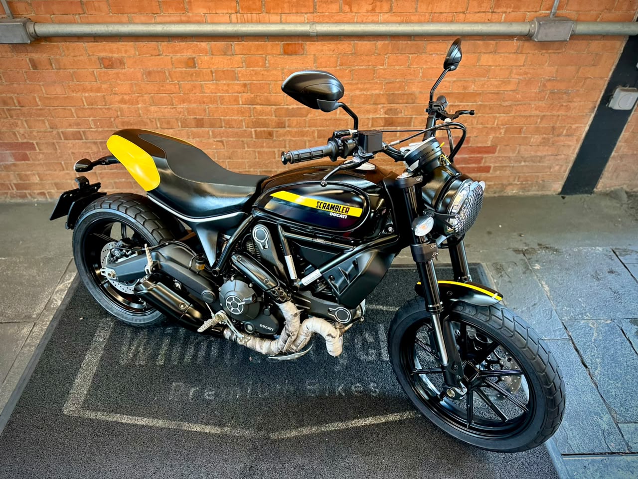 DUCATI SCRAMBLER FULL THROTTLE
