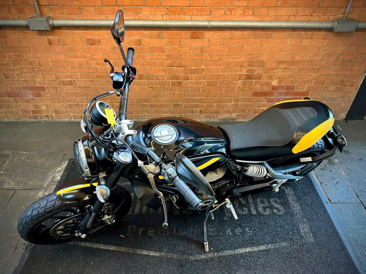 DUCATI SCRAMBLER FULL THROTTLE