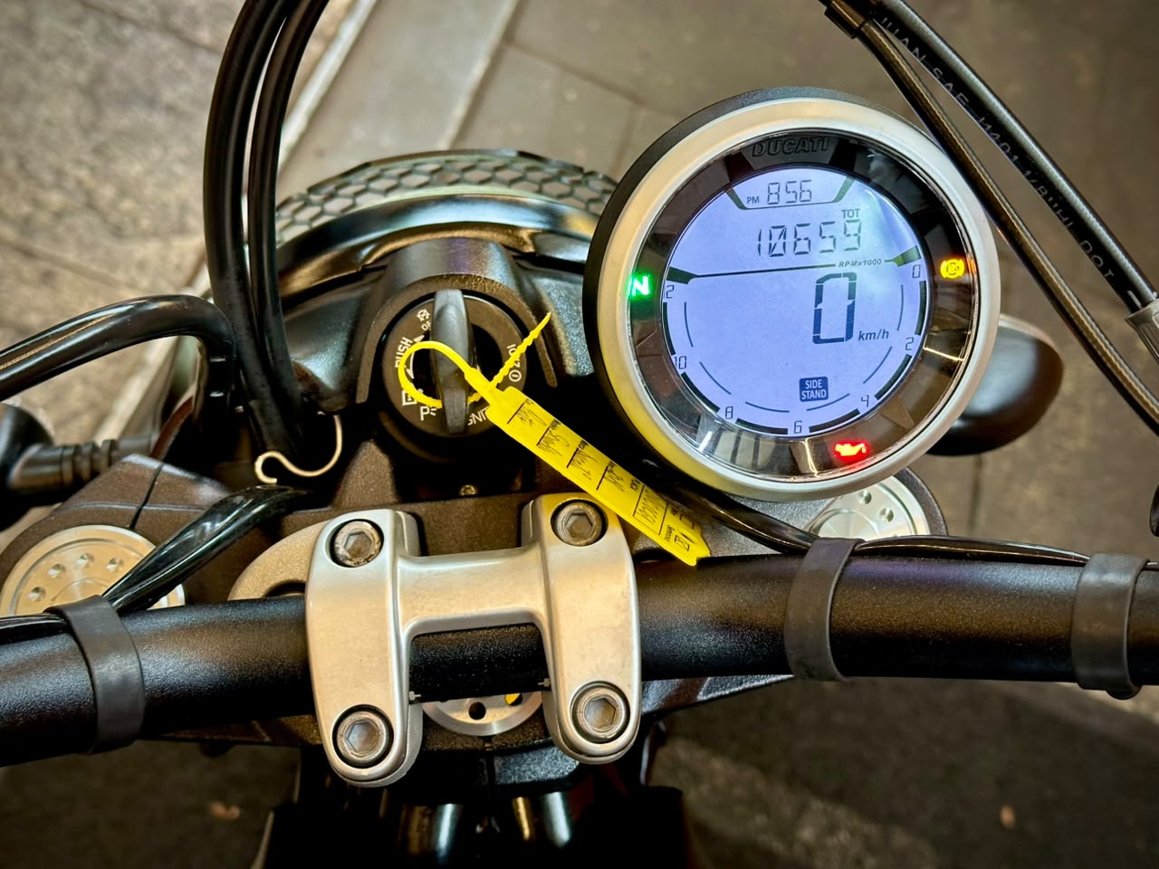 DUCATI SCRAMBLER FULL THROTTLE
