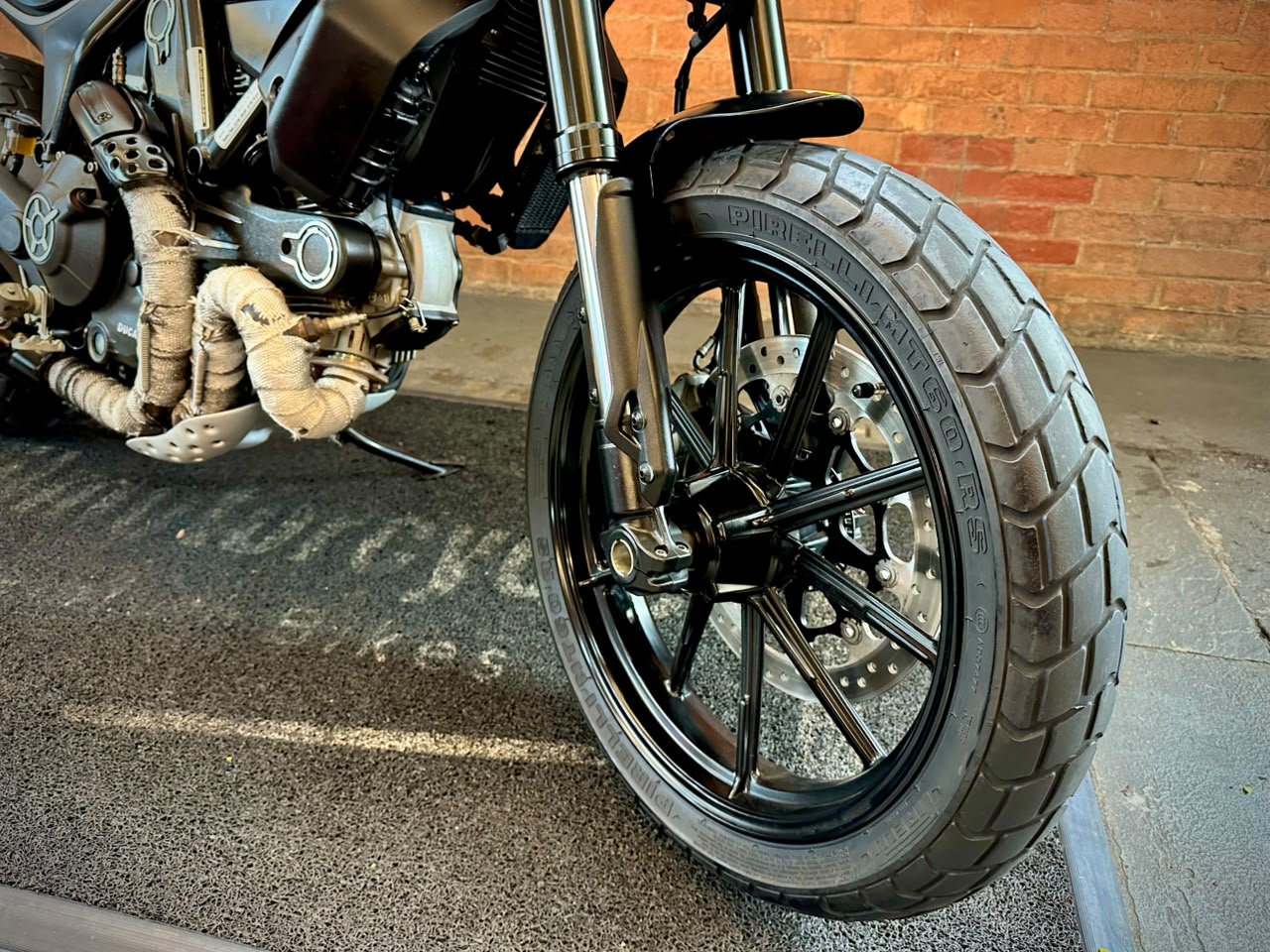 DUCATI SCRAMBLER FULL THROTTLE