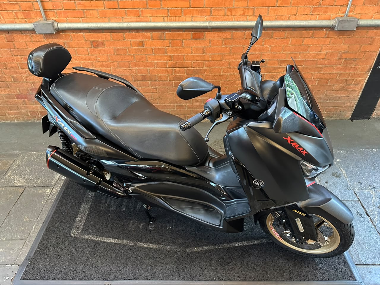 YAMAHA XMAX ABS