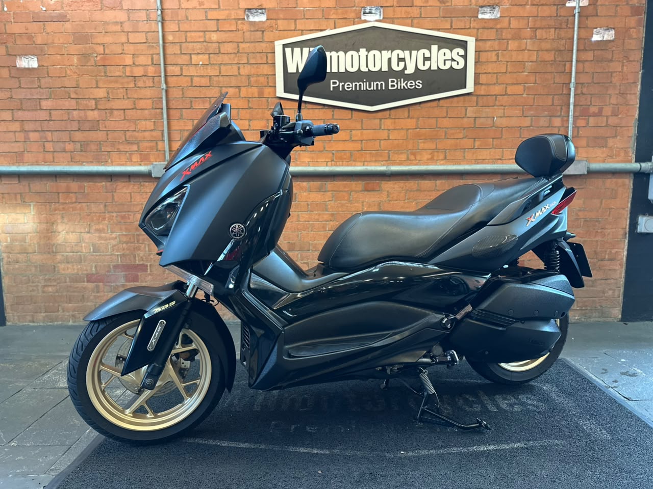 YAMAHA XMAX ABS
