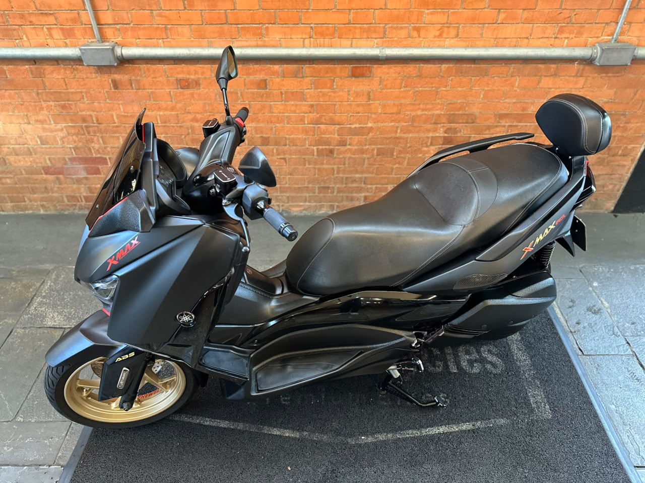 YAMAHA XMAX ABS