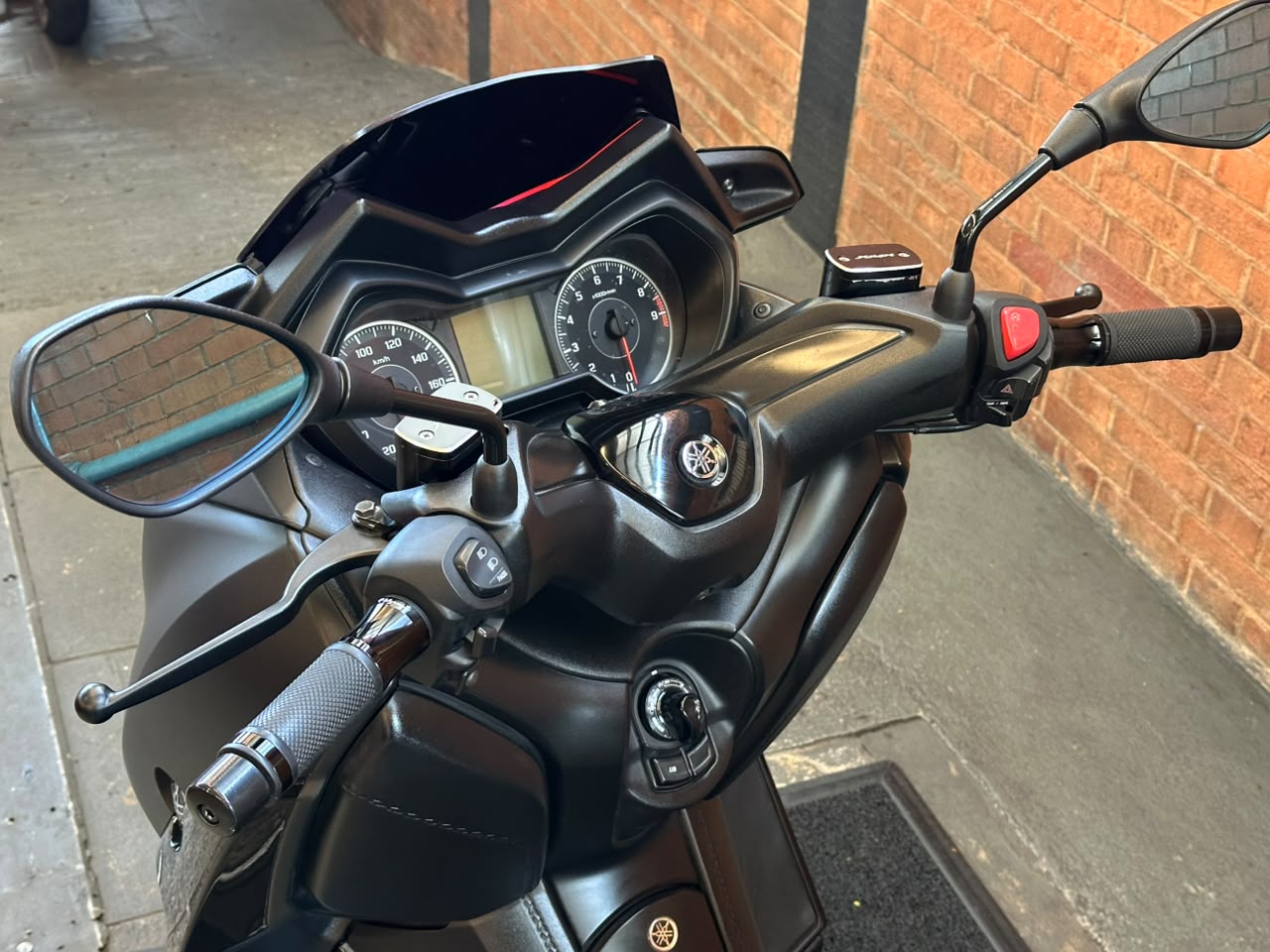 YAMAHA XMAX ABS