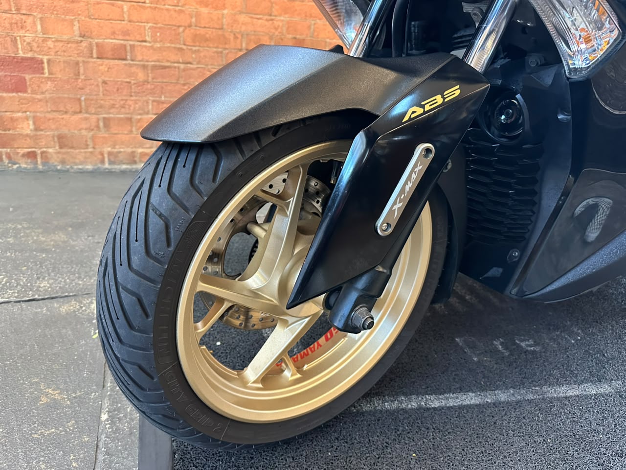 YAMAHA XMAX ABS