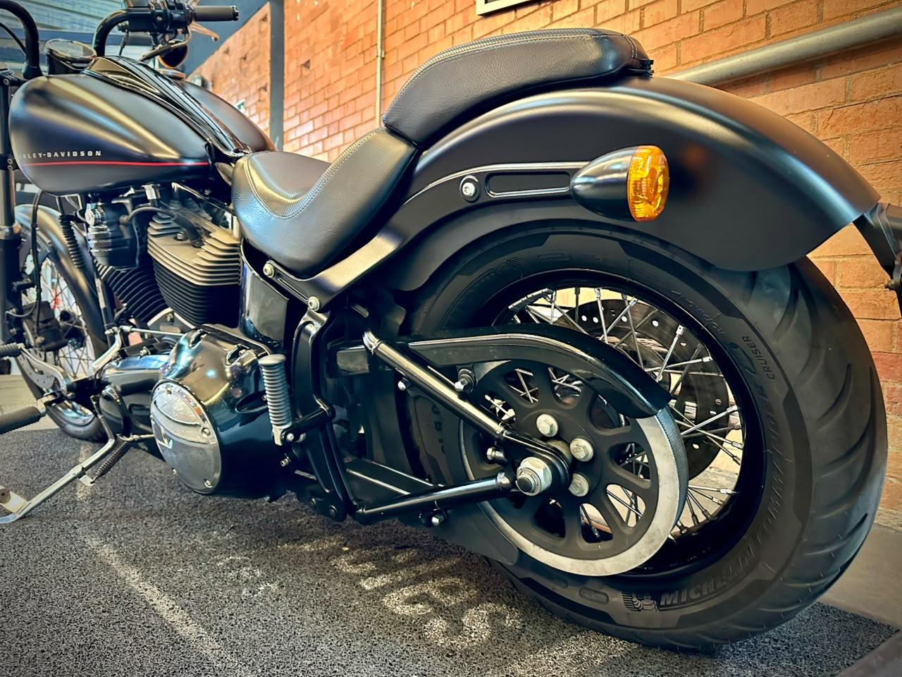 HARLEY-DAVIDSON SOFTAIL BLACKLINE