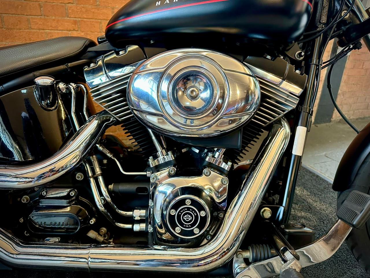 HARLEY-DAVIDSON SOFTAIL BLACKLINE