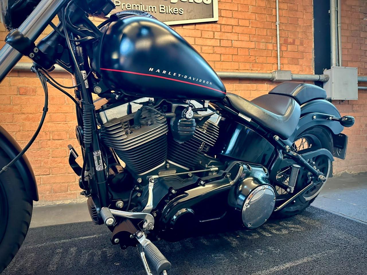HARLEY-DAVIDSON SOFTAIL BLACKLINE