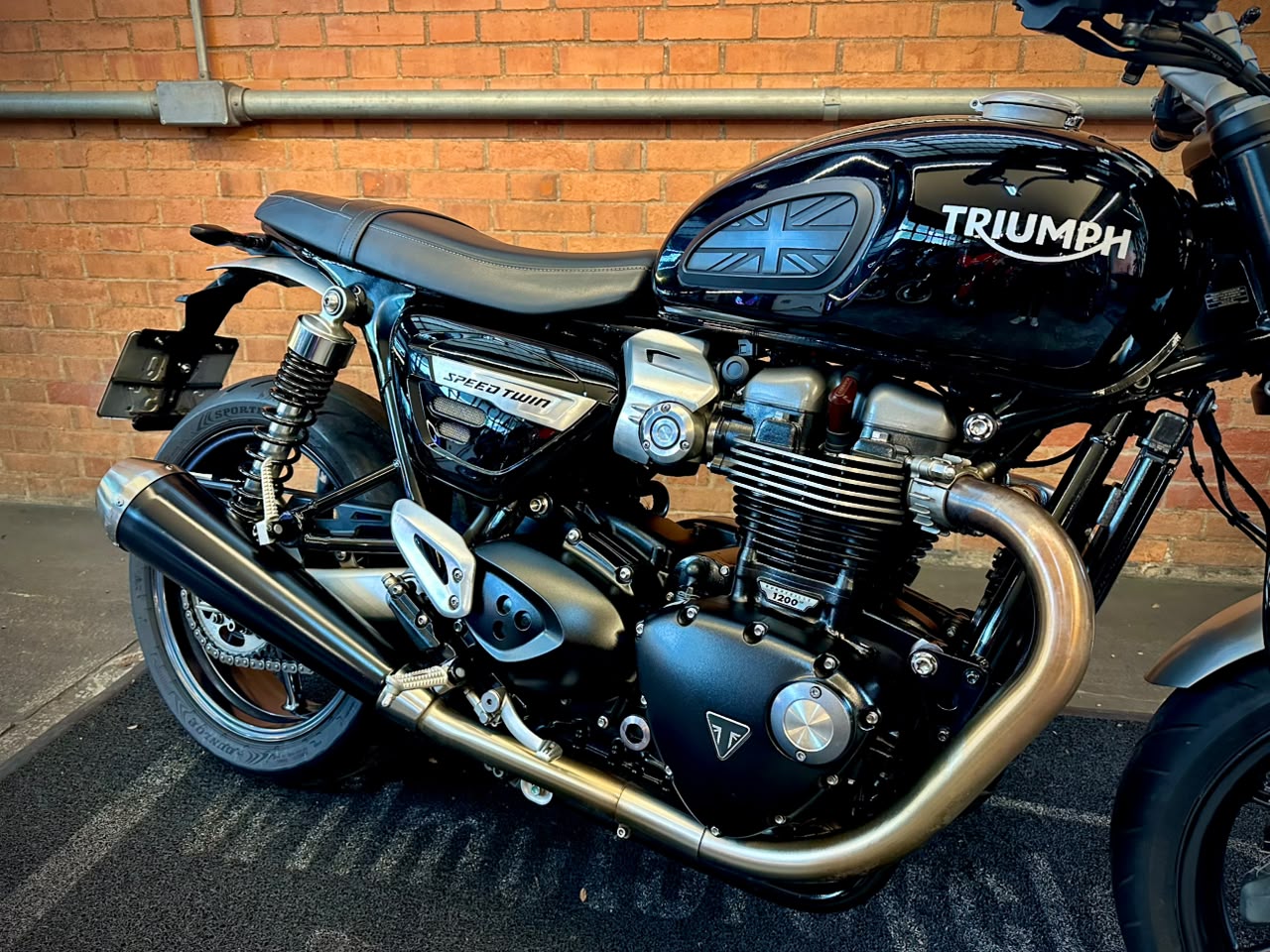 TRIUMPH SPEED TWIN 