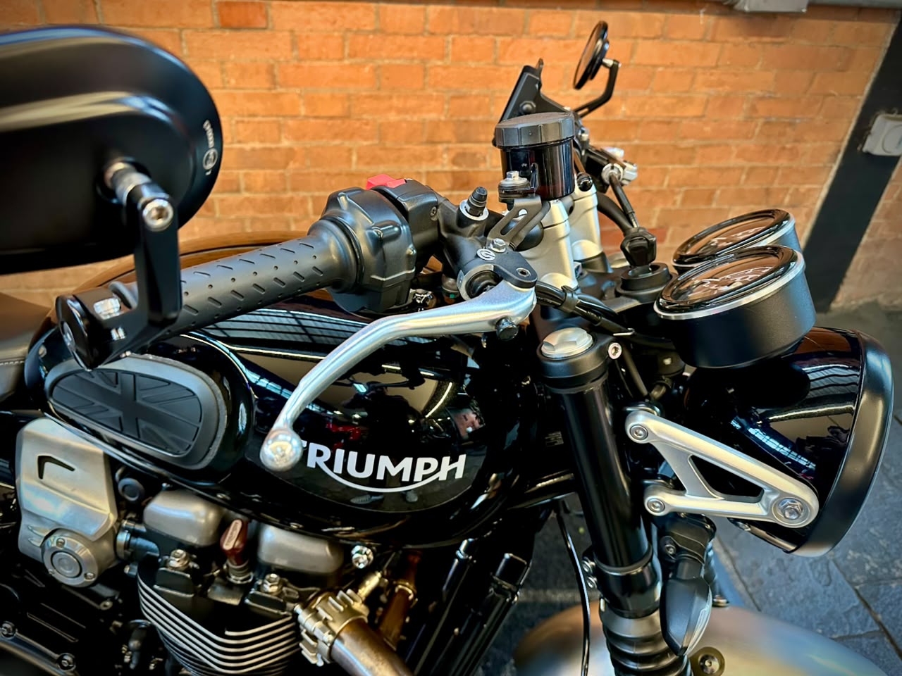 TRIUMPH SPEED TWIN 