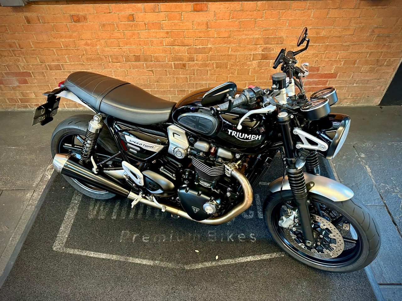 TRIUMPH SPEED TWIN 