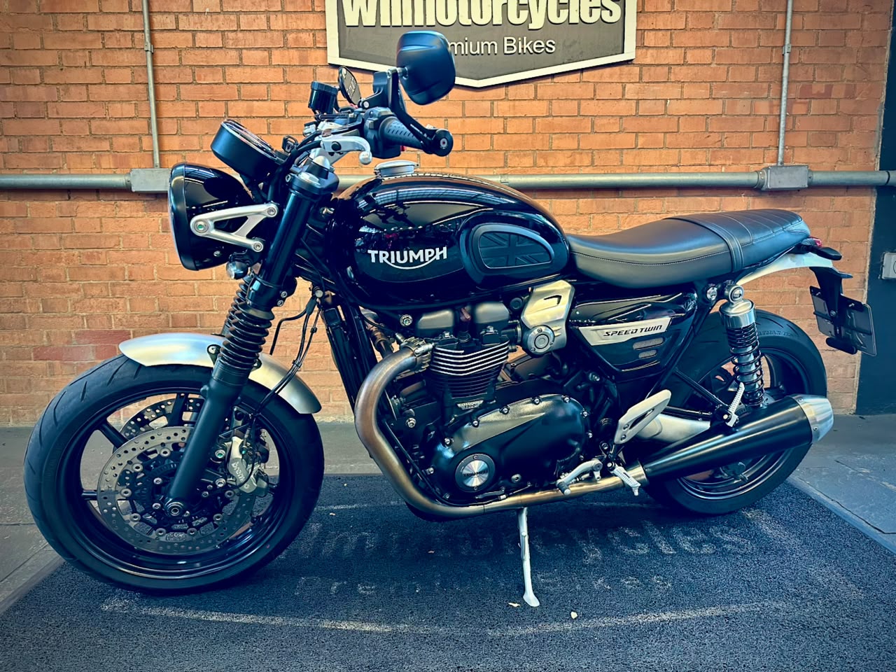 TRIUMPH SPEED TWIN 