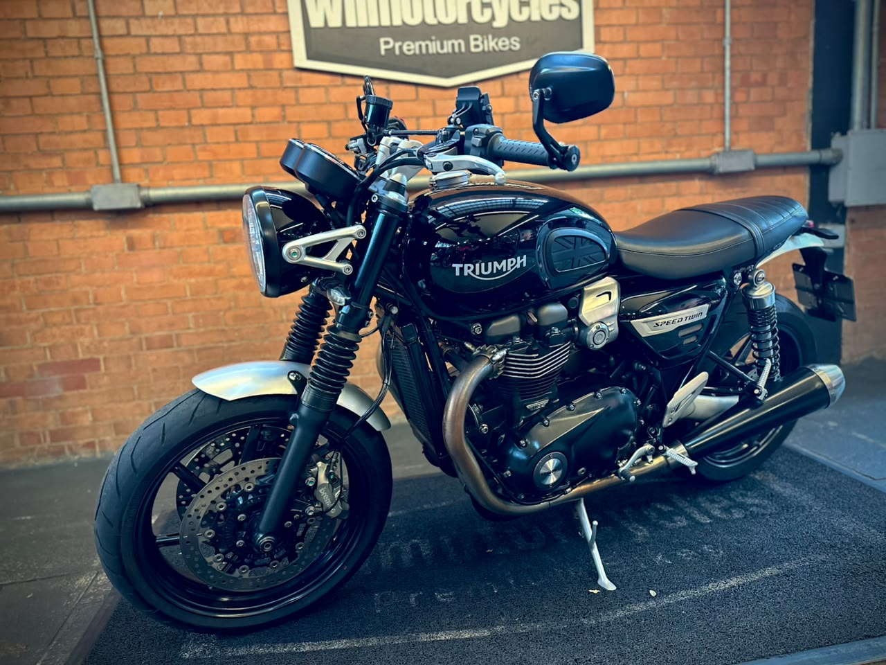 TRIUMPH SPEED TWIN 