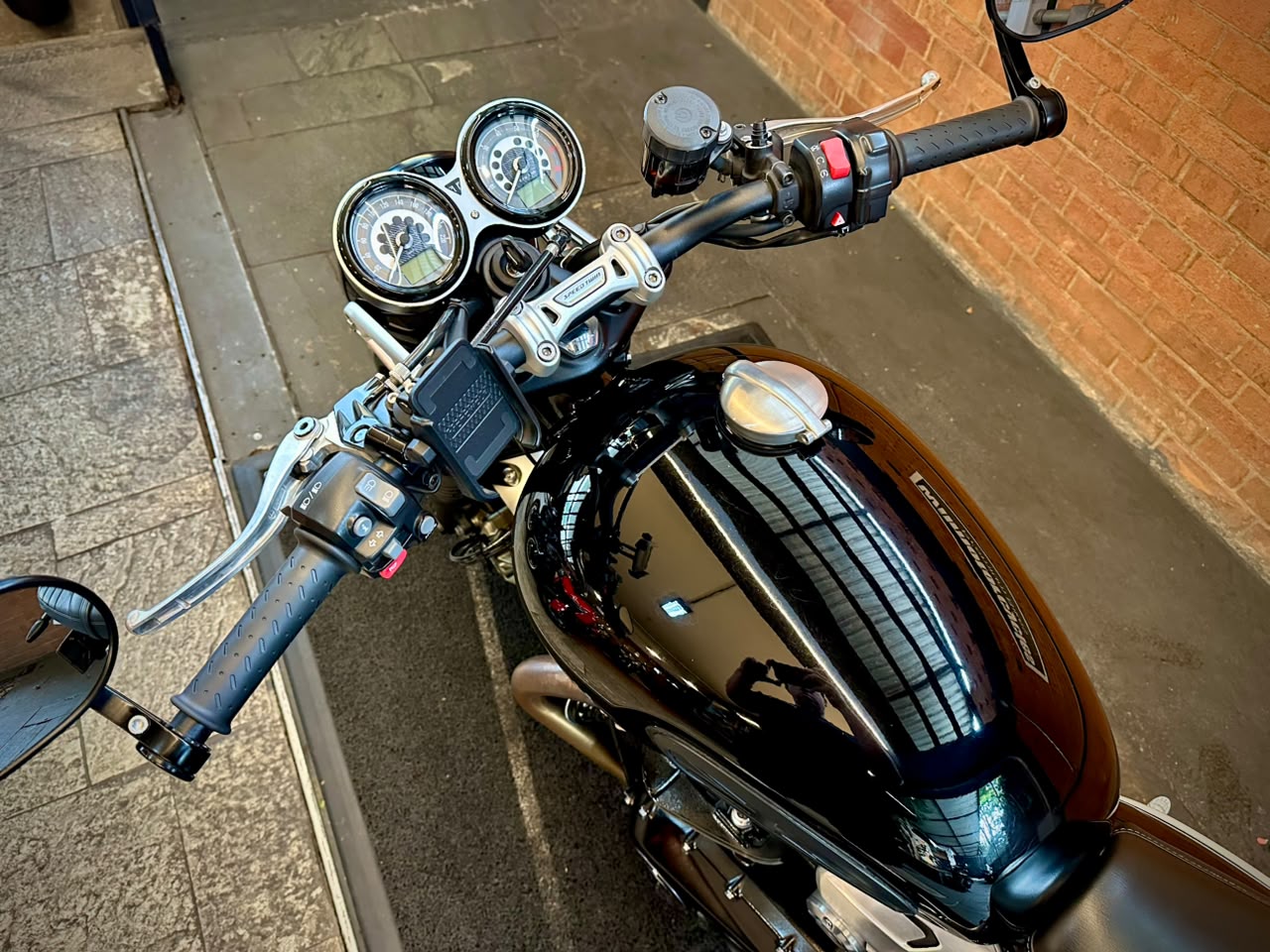 TRIUMPH SPEED TWIN 